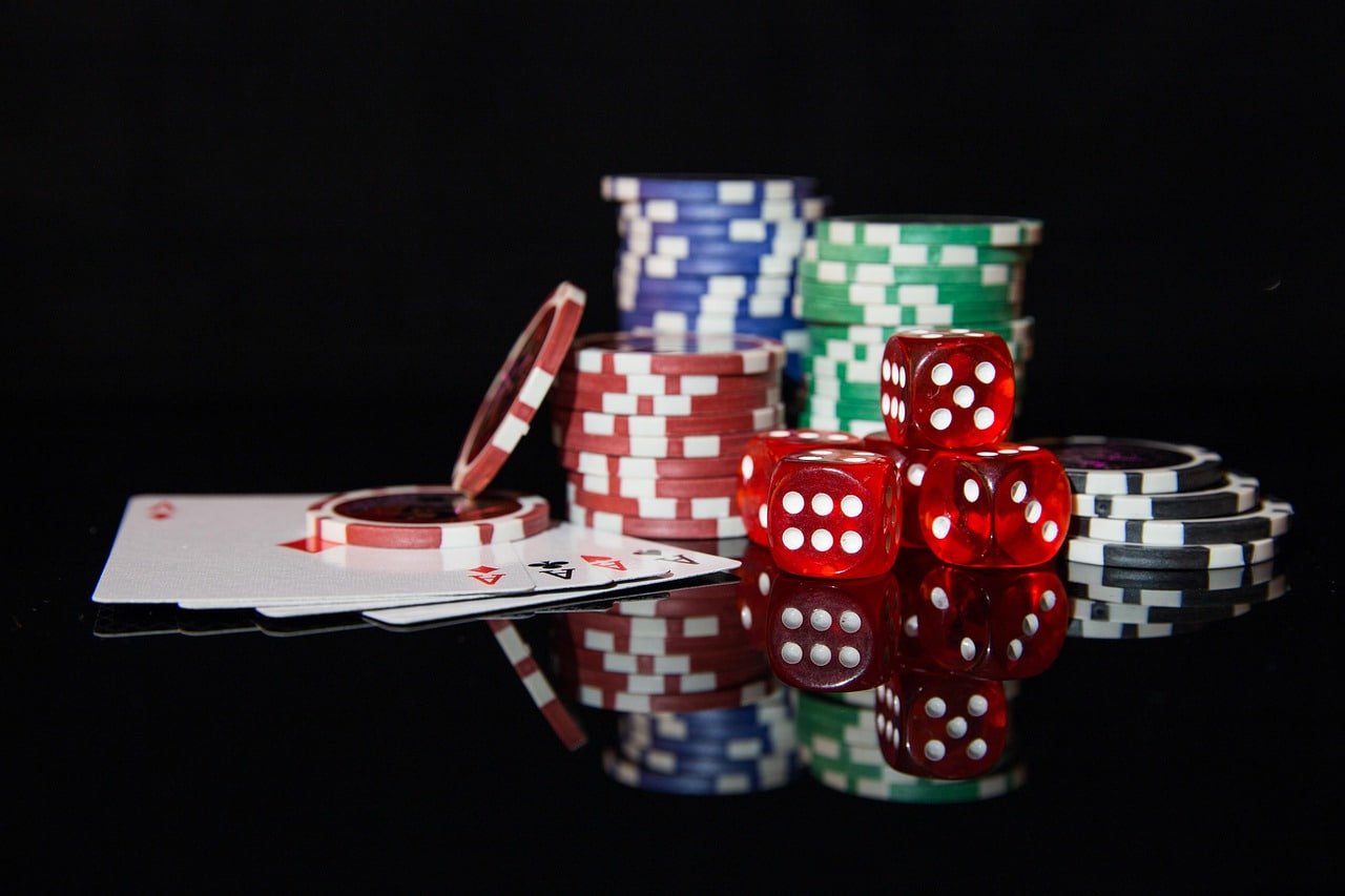 Người dùng Việt Nam chơi slot online trên điện thoại tại bar vs